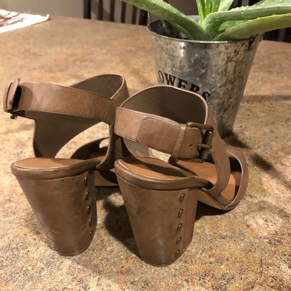 Women’s heeled Sandals - Picture 3 of 3
